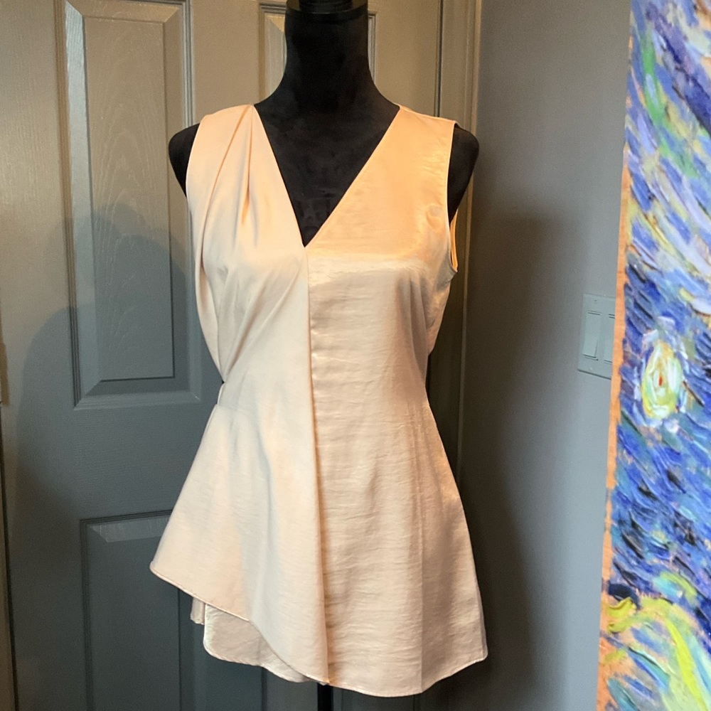 Simply Vera wang med. sleeveless top with belt